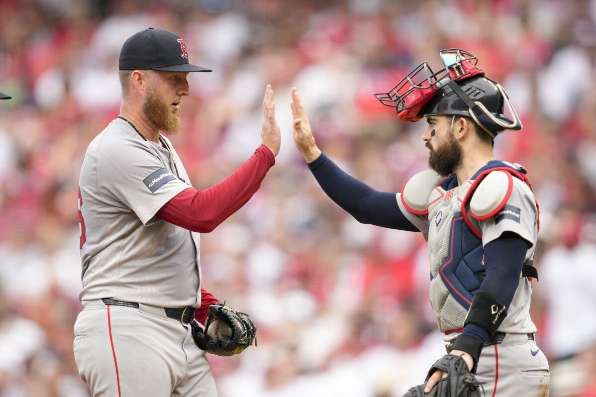 Wong and Refsnyder hit homers, Red Sox win series against Reds with 7-4 victory