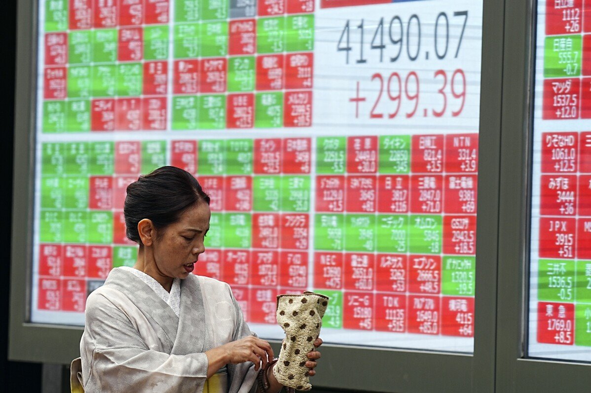 Asian stocks are mixed after Dow sets a new record in stock market today