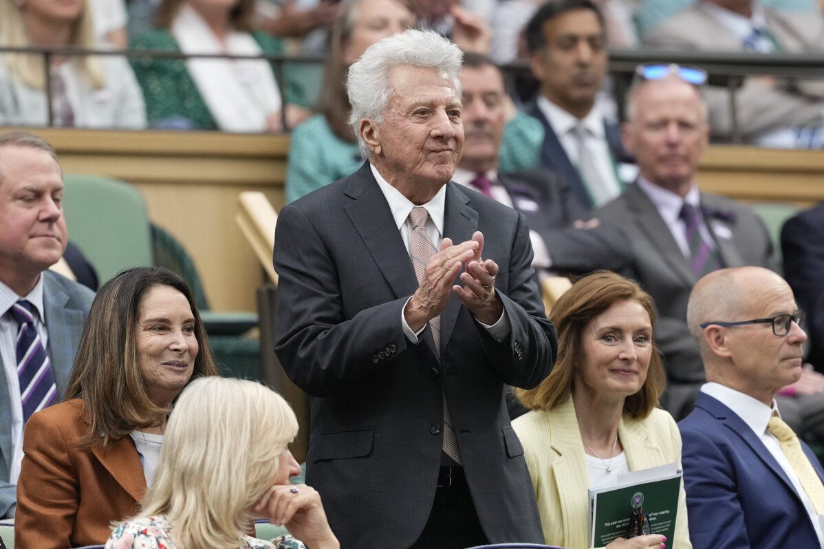 Celebrities at Wimbledon: Dustin Hoffman and Patrick Mahomes