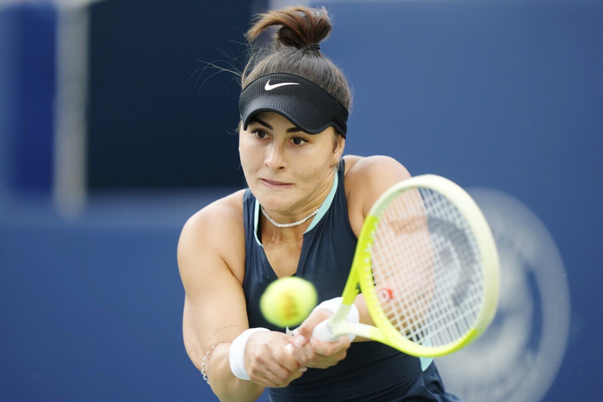 Bianca Andreescu defeated by Lesia Tsurenko in Toronto in her first hard-court match of the season