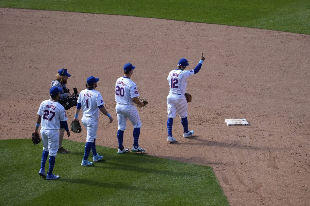 Mets in NL wild-card race despite 33-37 record after first sweep of Padres in 18 years