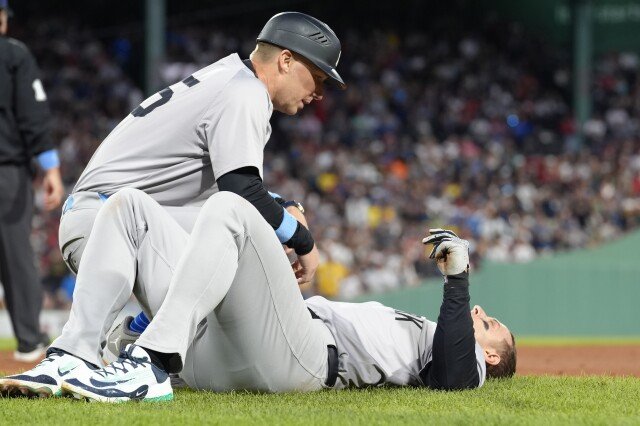 Yankees 1B Anthony Rizzo sustains right lower arm injury and leaves game after collision