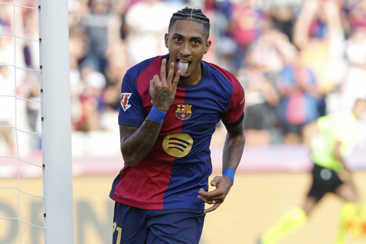 Raphinha shines with hat trick as Barcelona thrashes Valladolid 7-0 under Flick's leadership