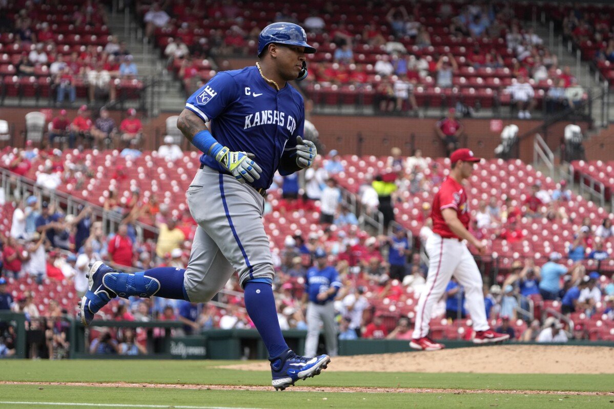 Salvador Perez guides the Royals to a 6-4 victory over the Cardinals in the first game of a doubleheader